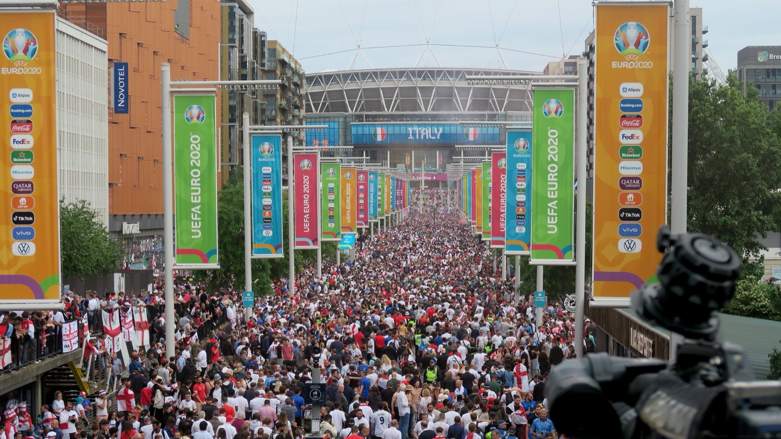 A packed Wembley Stadium beneath its arch during the EURO 2020 final